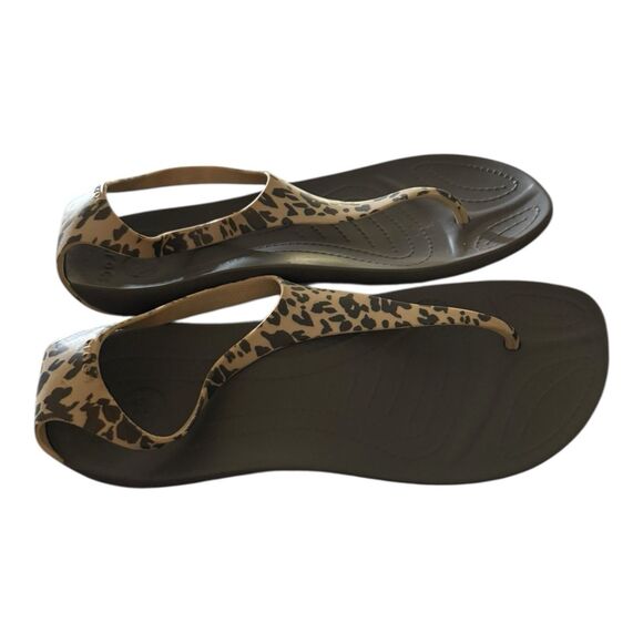 Crocs Women’s Sexi Serena Thong Sandals Cheetah Gray Shoes Flat Thong Size 8 - Picture 2 of 9